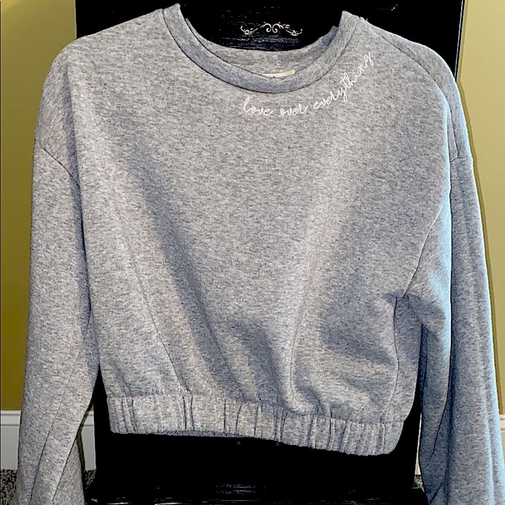 Grey cropped sweatshirt Size L
